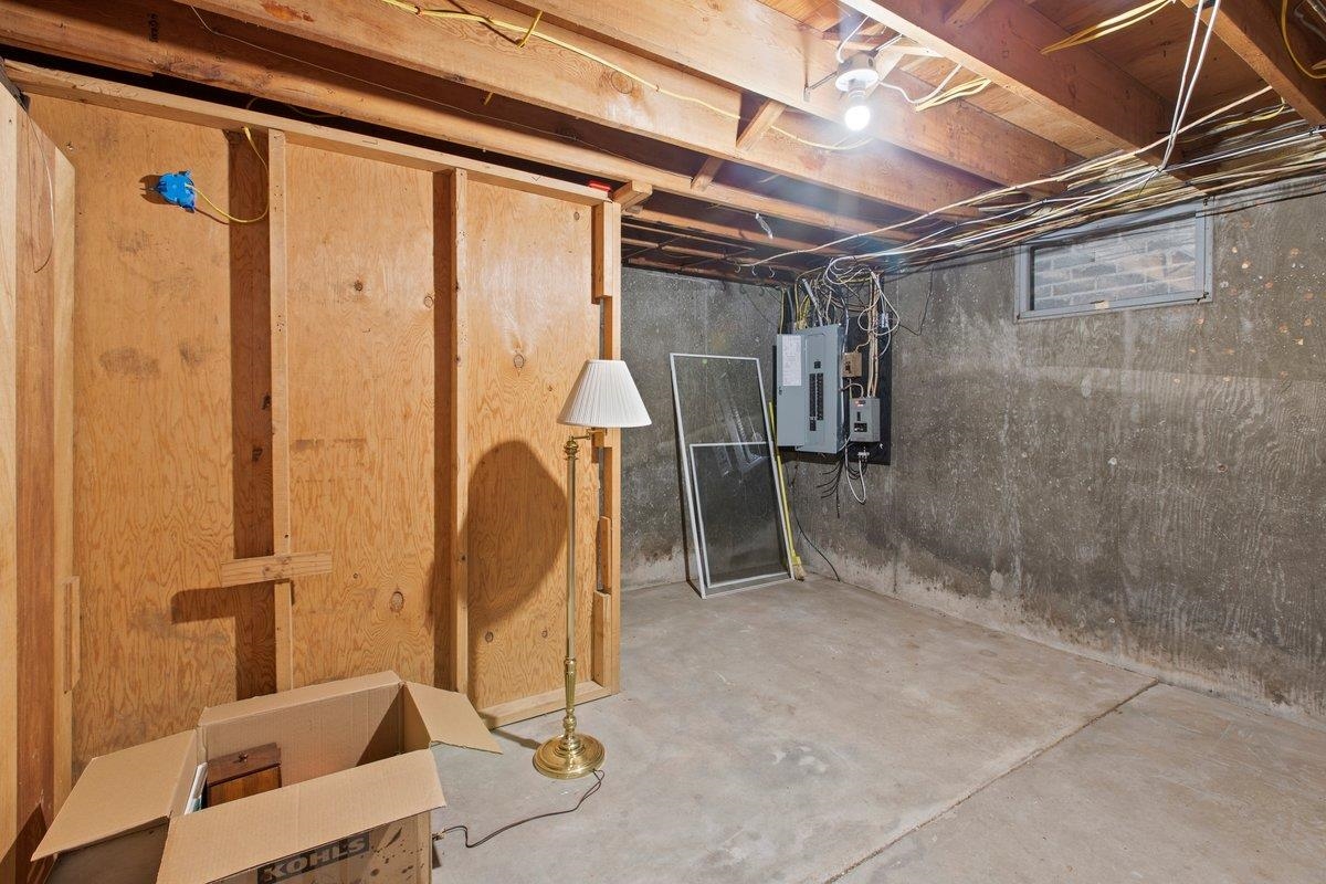 320 Crescent Boulevard