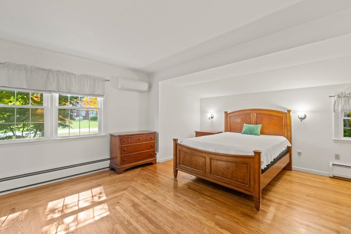 320 Crescent Boulevard