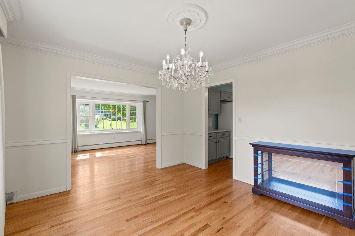 320 Crescent Boulevard