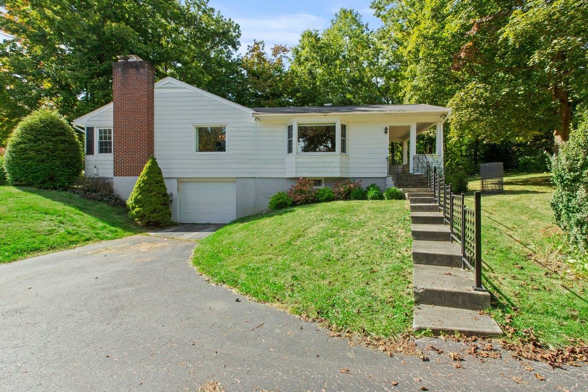 320 Crescent Boulevard