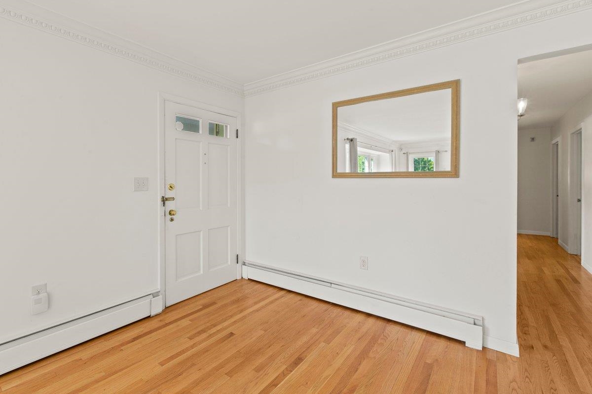 320 Crescent Boulevard