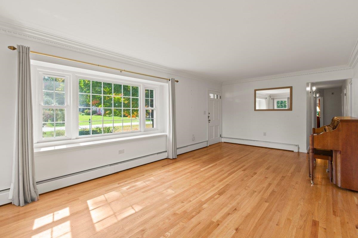 320 Crescent Boulevard