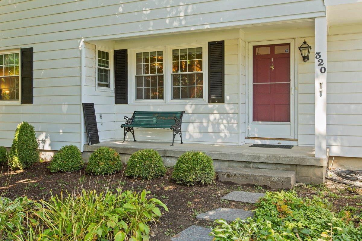 320 Crescent Boulevard