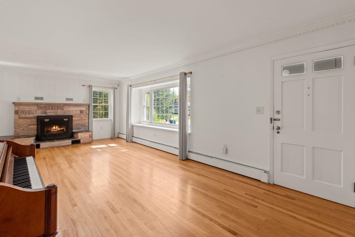 320 Crescent Boulevard