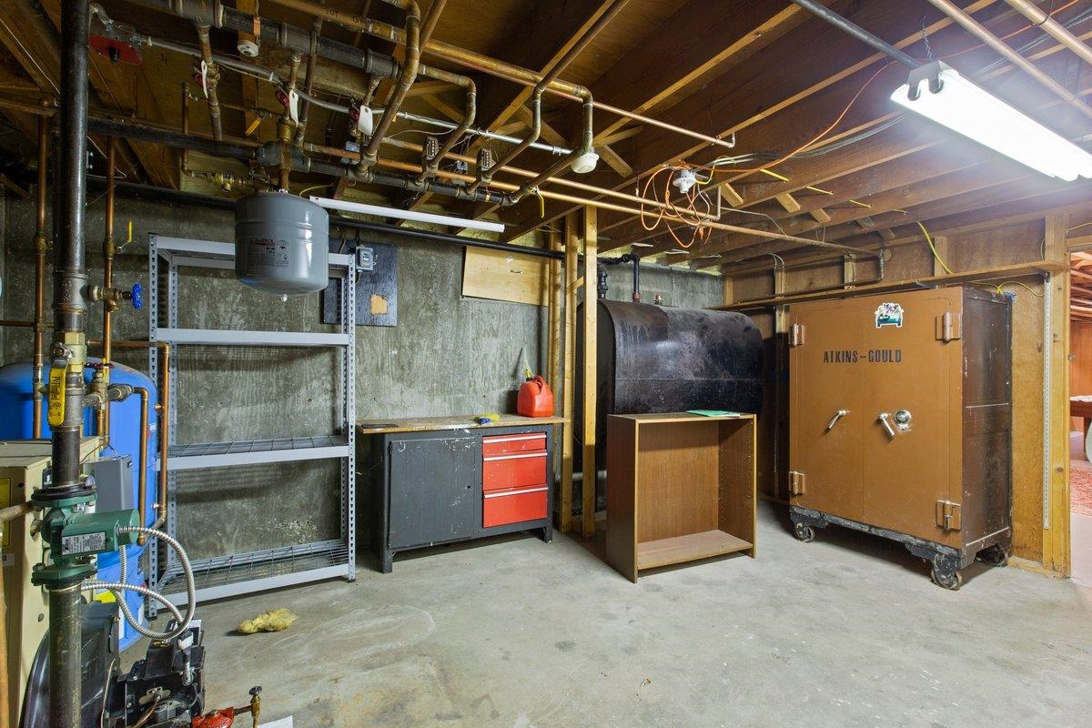 320 Crescent Boulevard