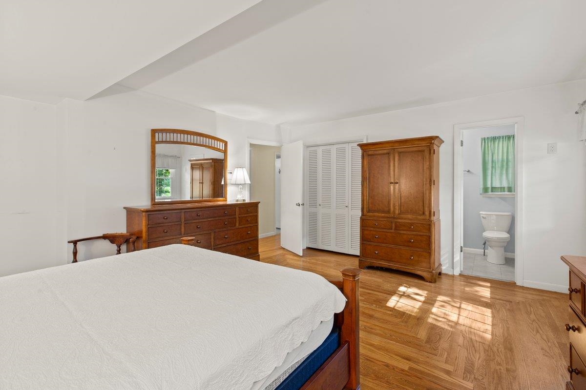 320 Crescent Boulevard