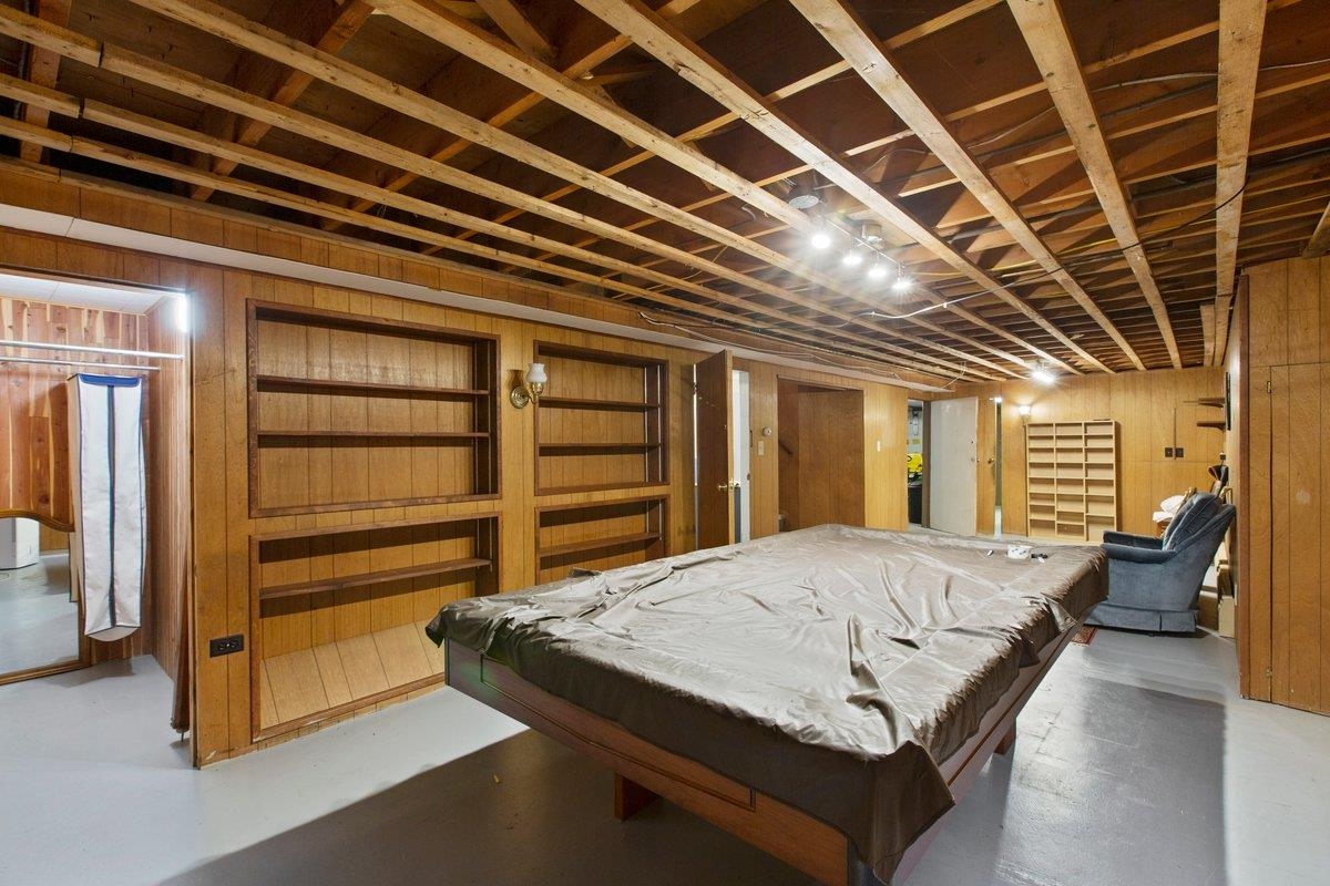 320 Crescent Boulevard