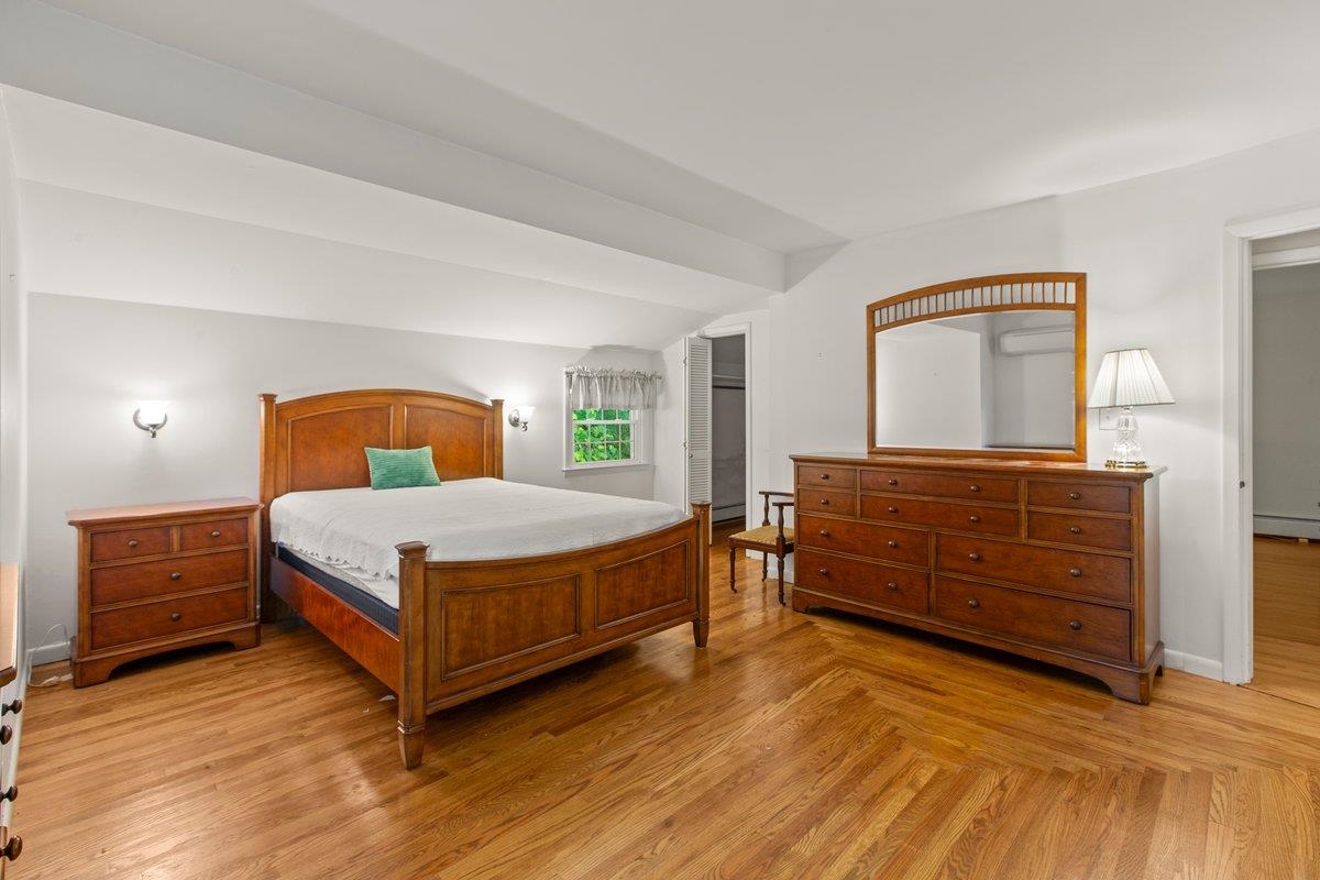 320 Crescent Boulevard