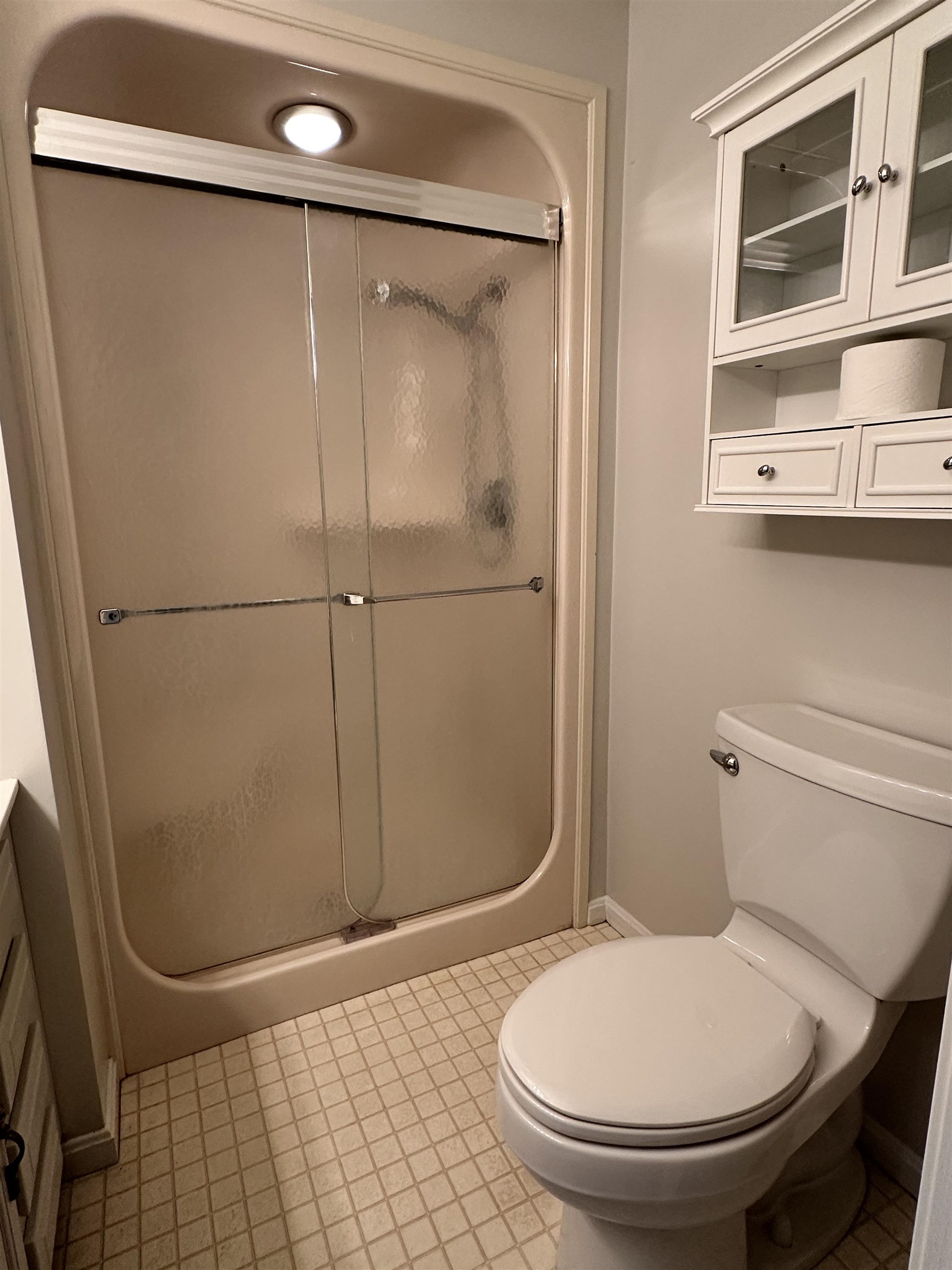 18 Colonial Square Unit: 18