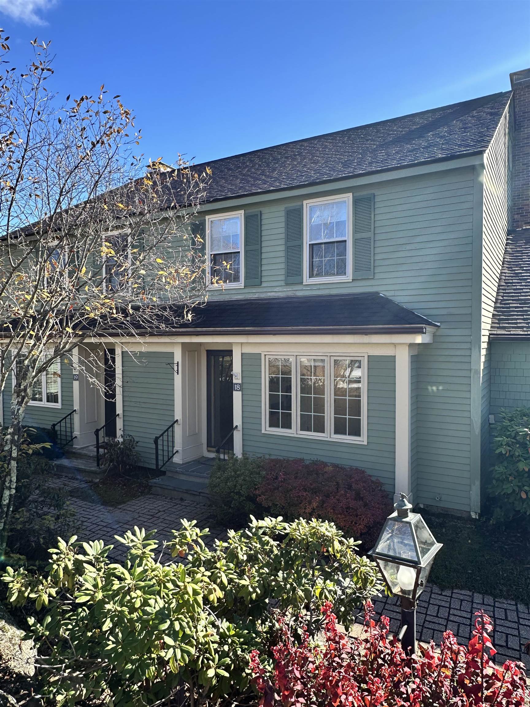 18 Colonial Square Unit: 18