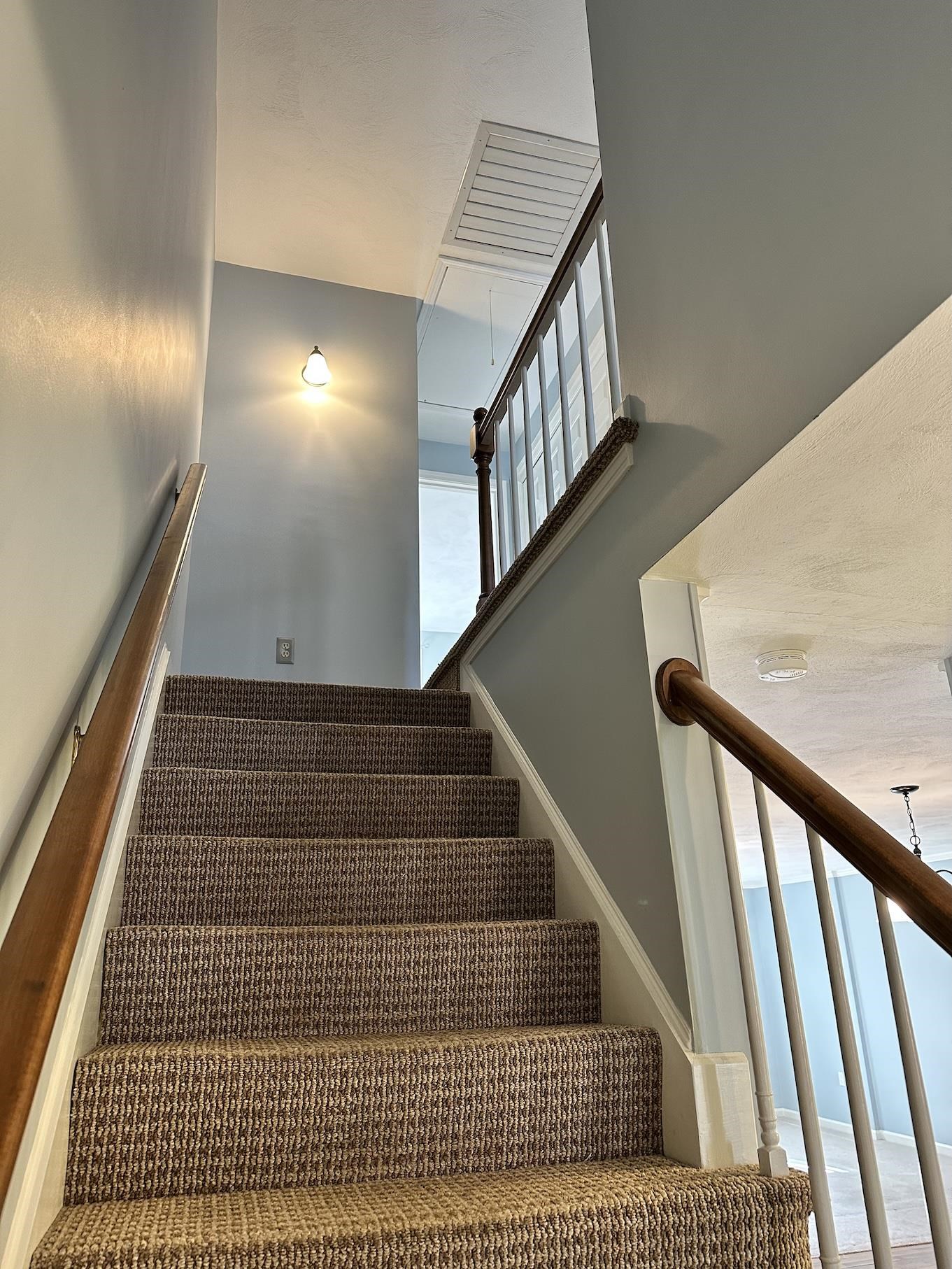 18 Colonial Square Unit: 18