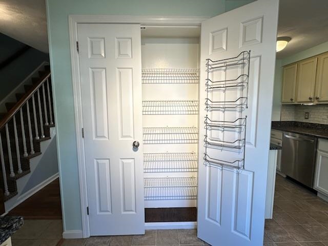 18 Colonial Square Unit: 18