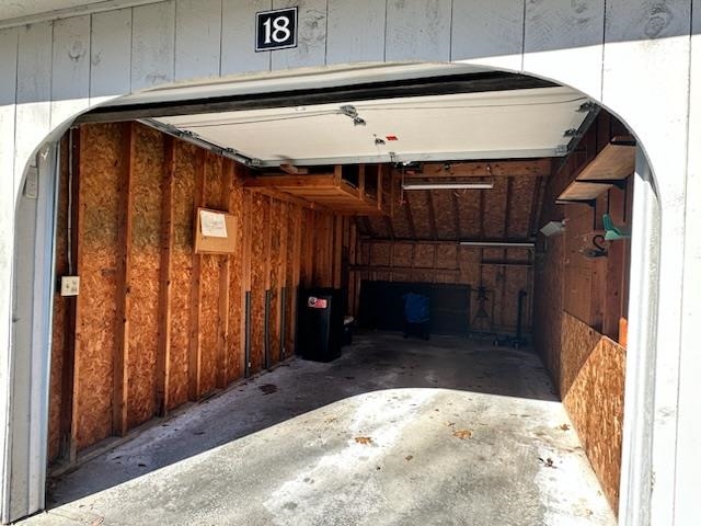 18 Colonial Square Unit: 18