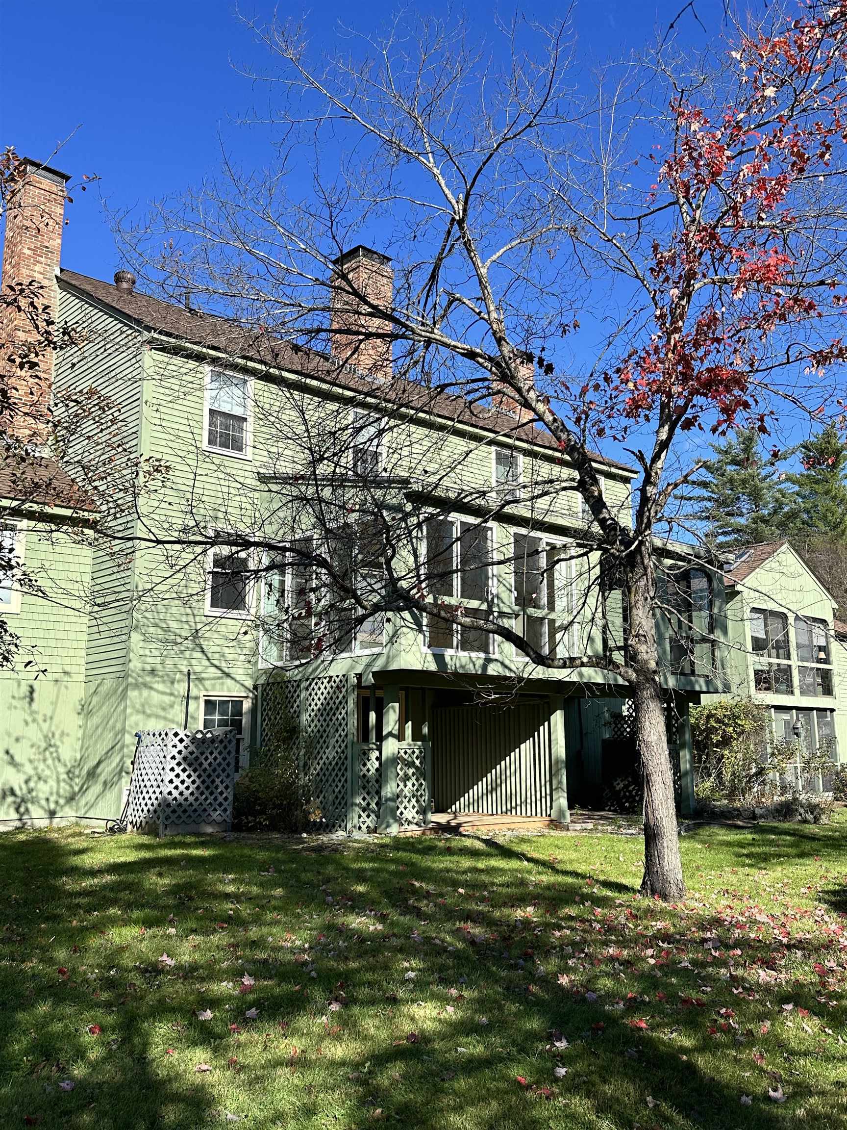 18 Colonial Square Unit: 18