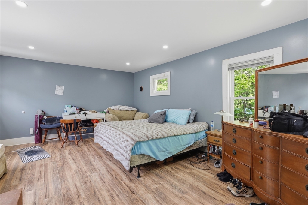 276 Pleasant St