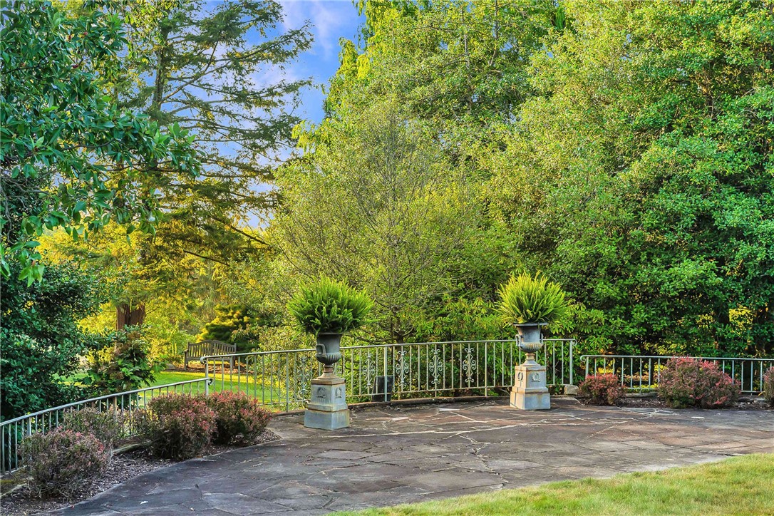 406 Hillside Drive