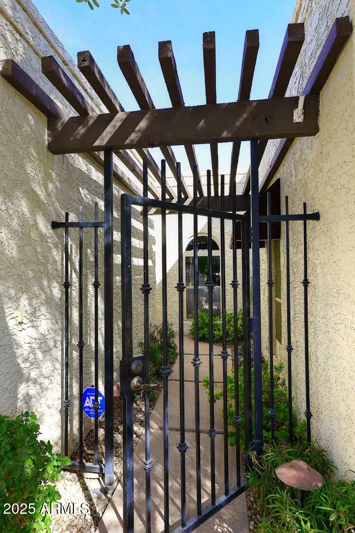 1922 E LANE Avenue