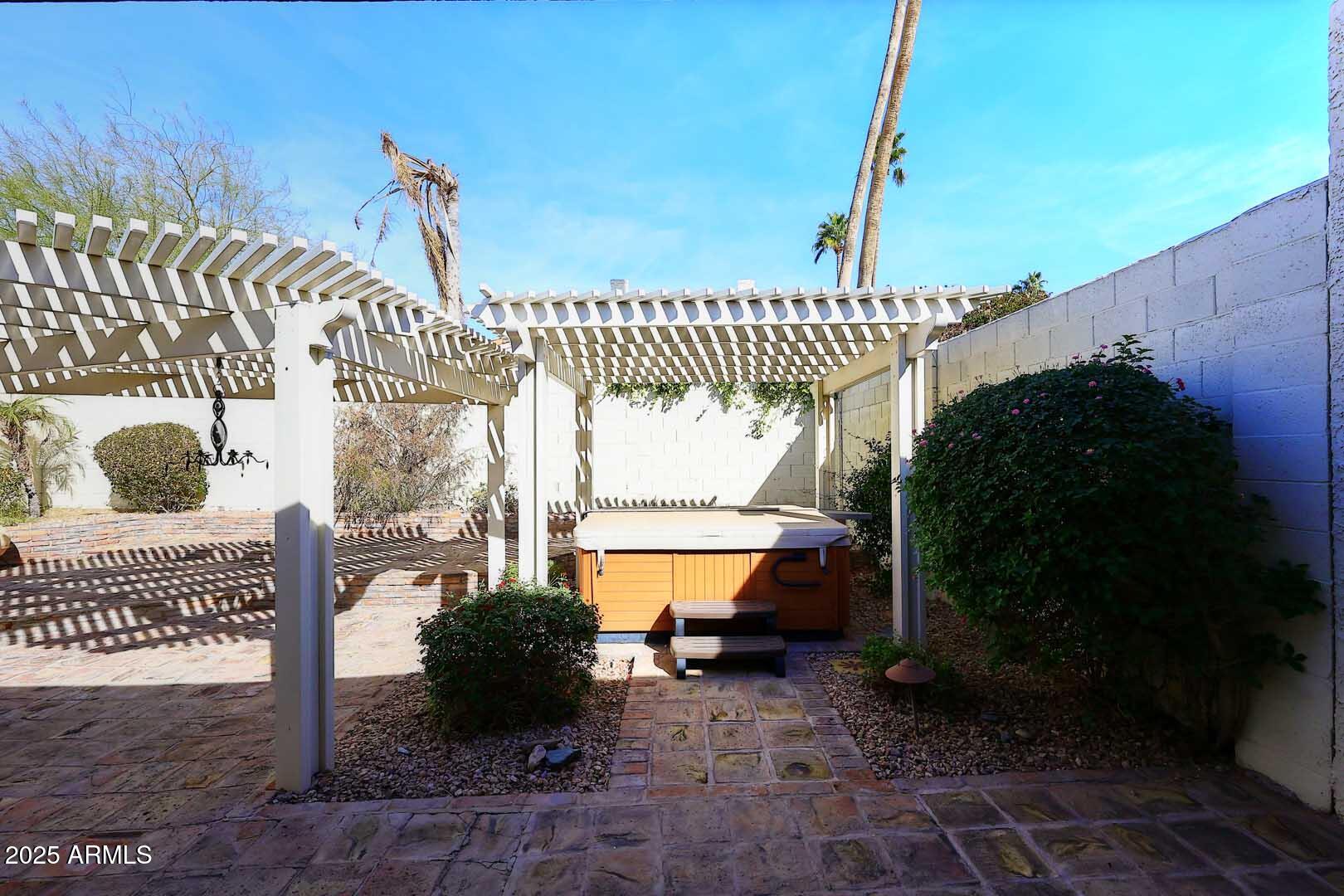 1922 E LANE Avenue