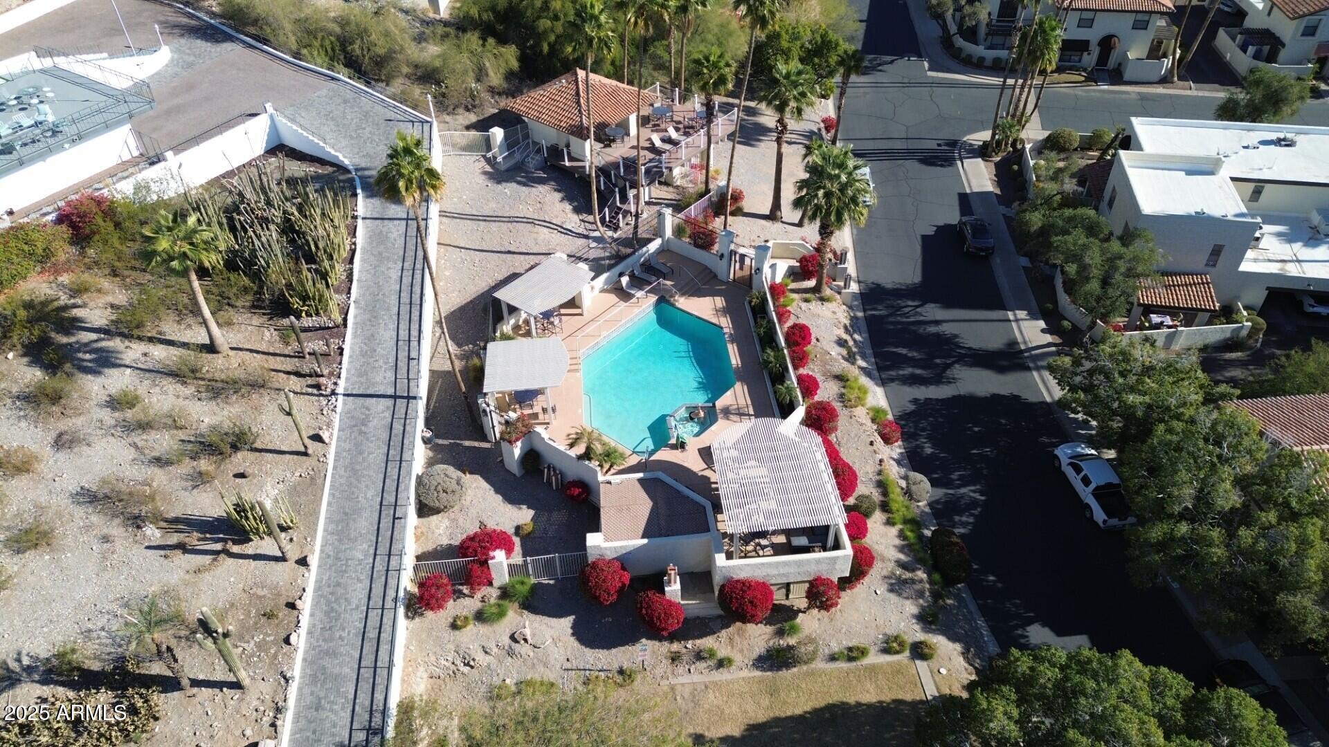 1922 E LANE Avenue