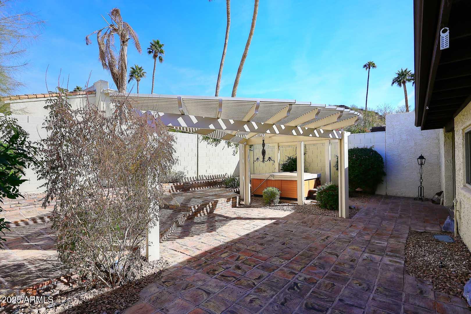 1922 E LANE Avenue