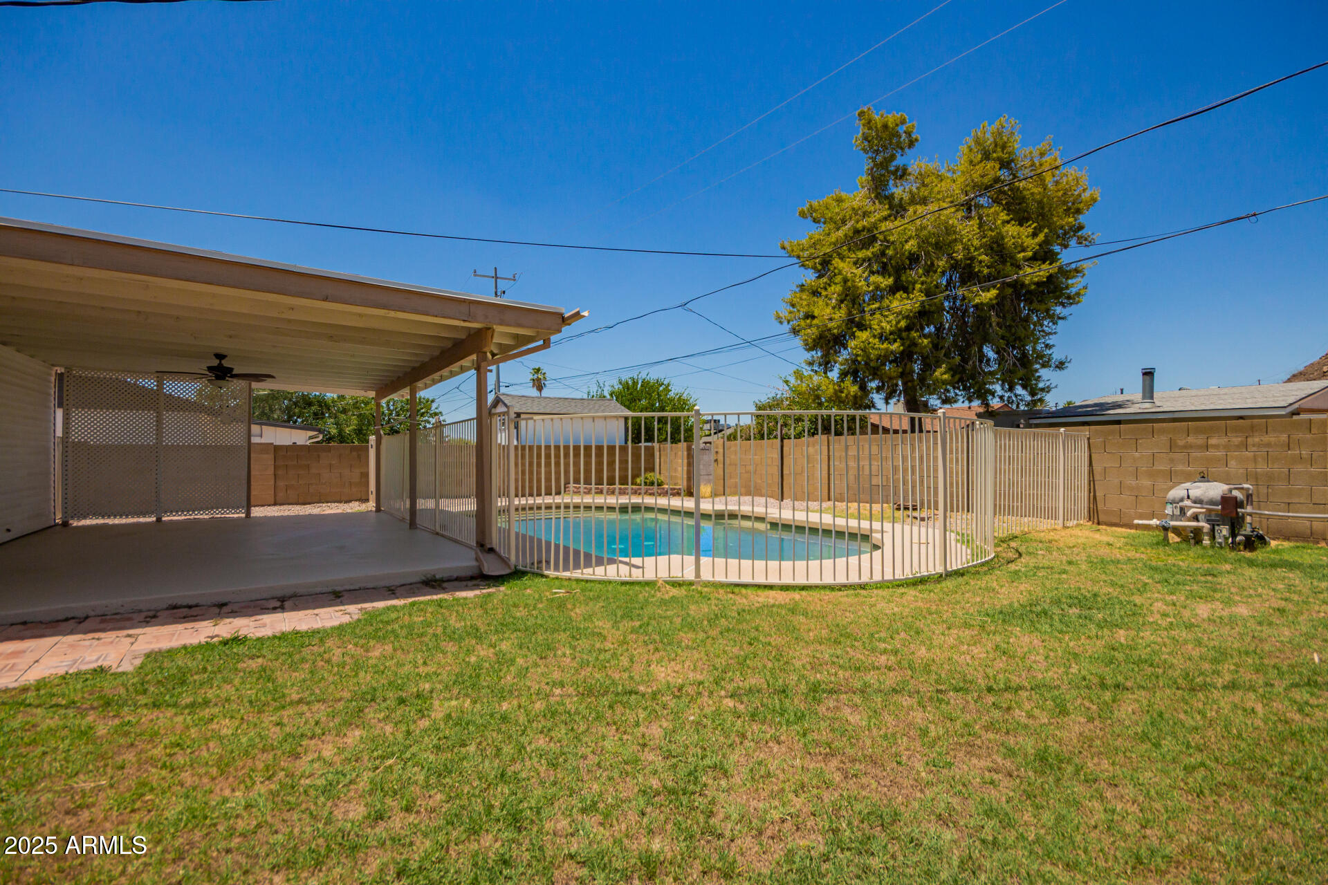 1042 E EL CAMINO Drive