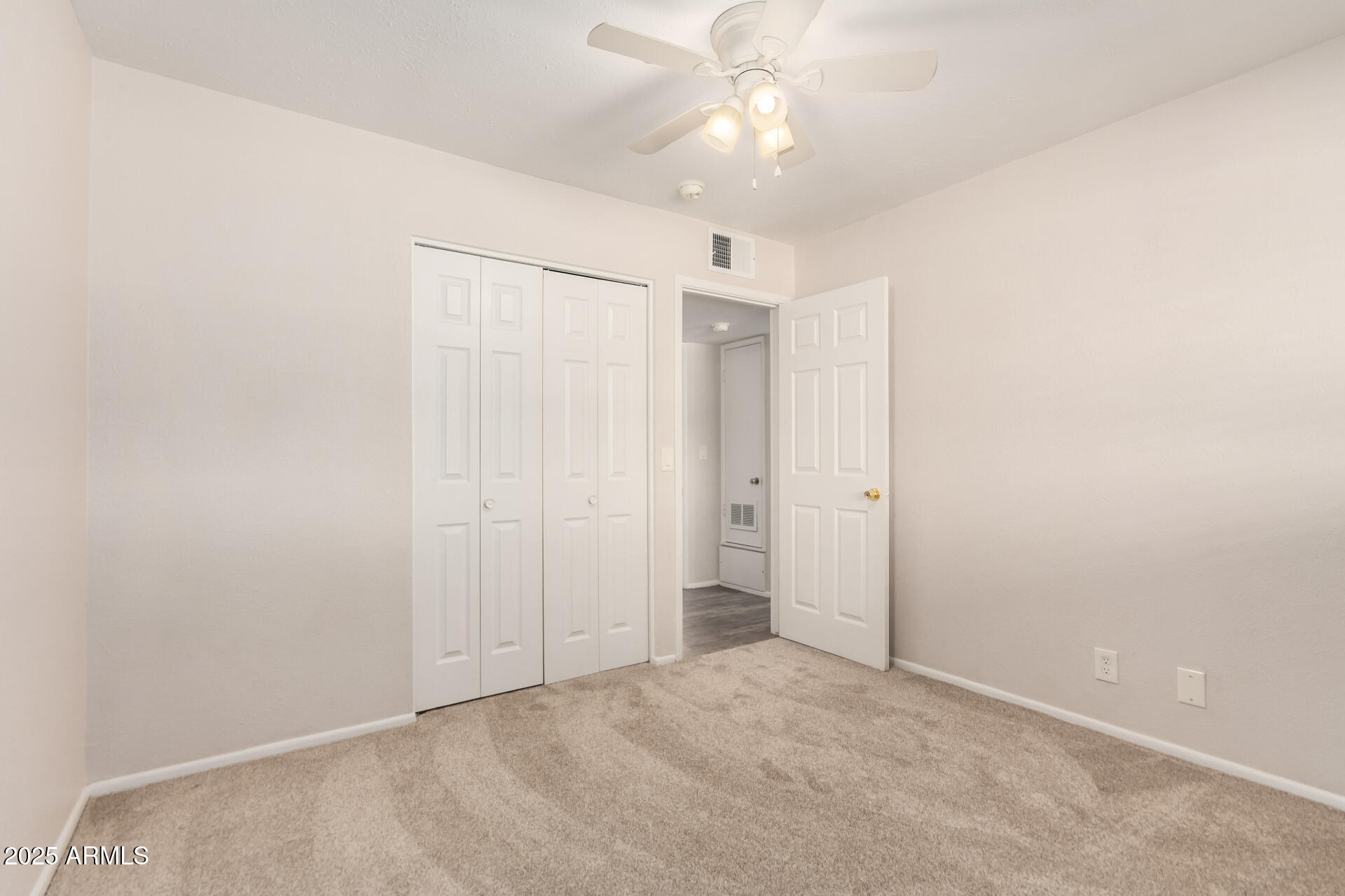 1042 E EL CAMINO Drive