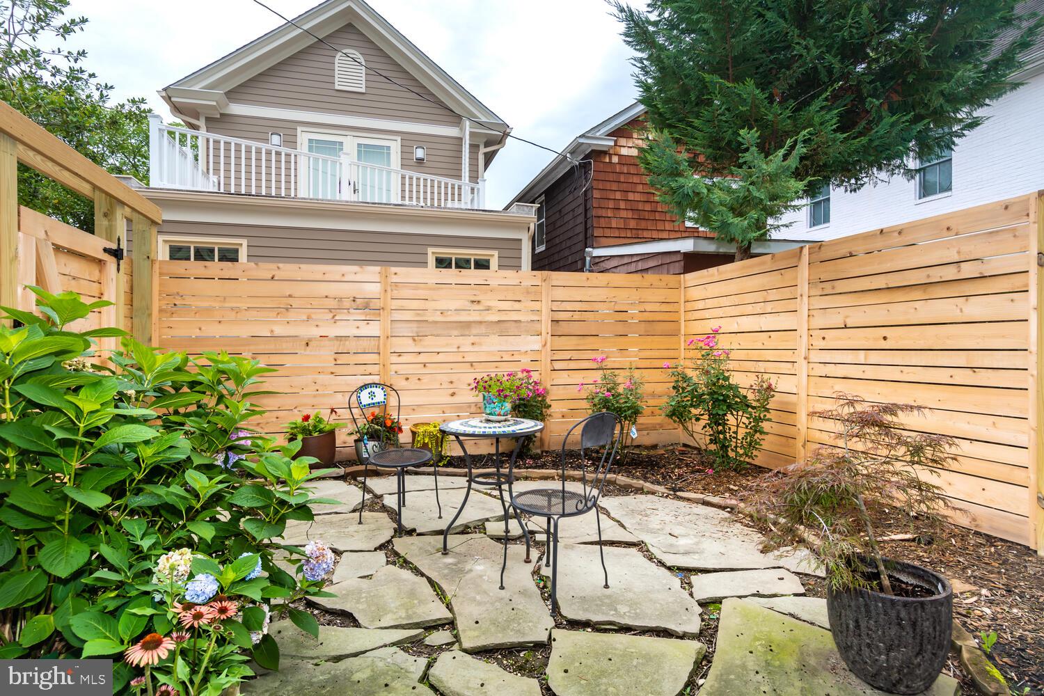 102 Talbot Ln
