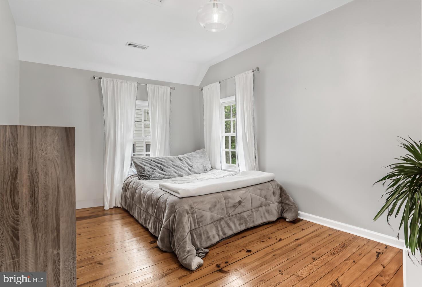 102 Talbot Ln