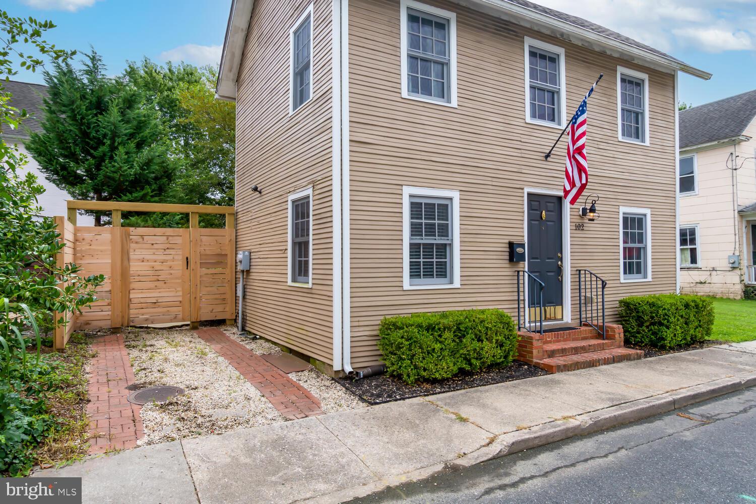 102 Talbot Ln