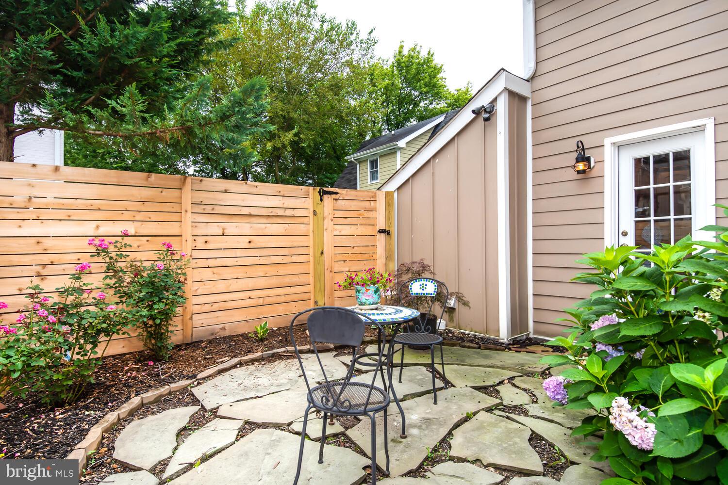 102 Talbot Ln