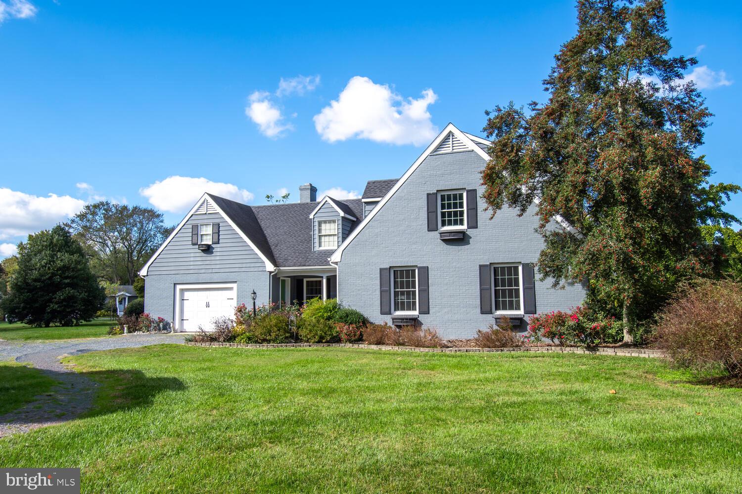 6372 Country Club Dr