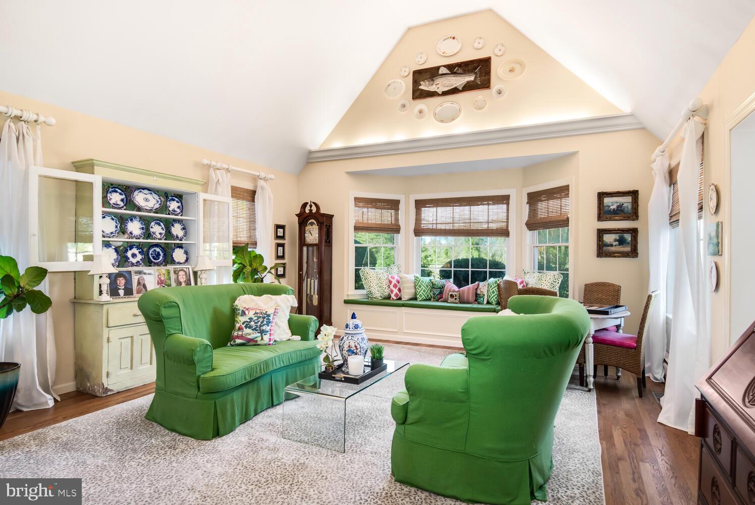 6372 Country Club Dr