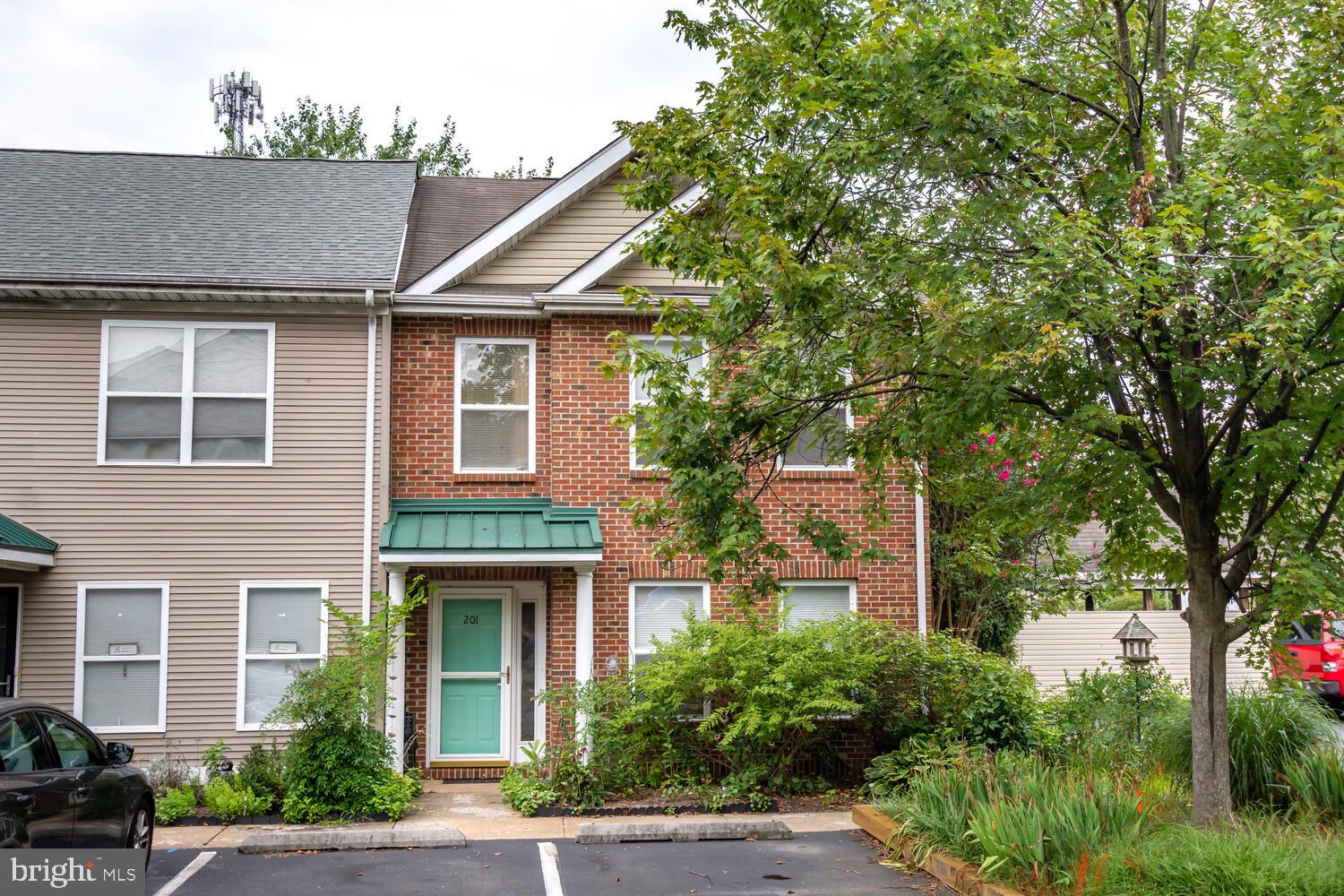 510 Brookletts Ave #201