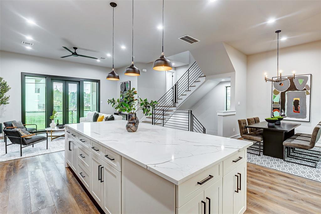 2102,2104,2106 St Emanuel St