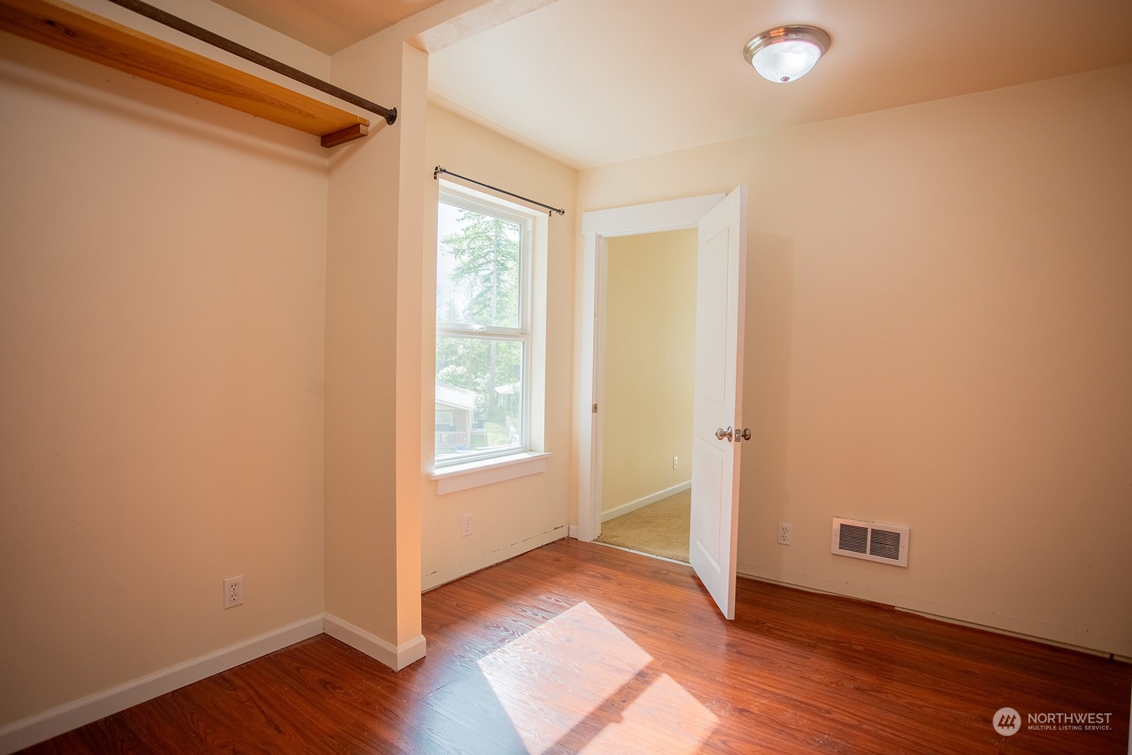 18981 Soundview Boulevard NE