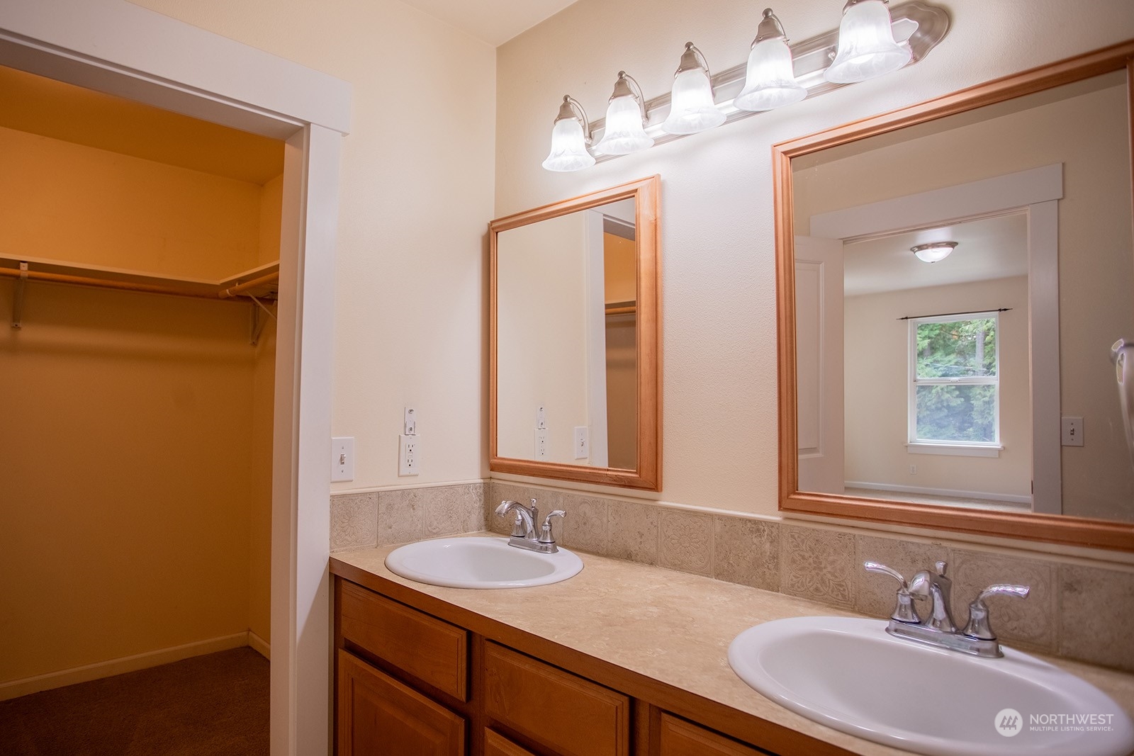 18981 Soundview Boulevard NE