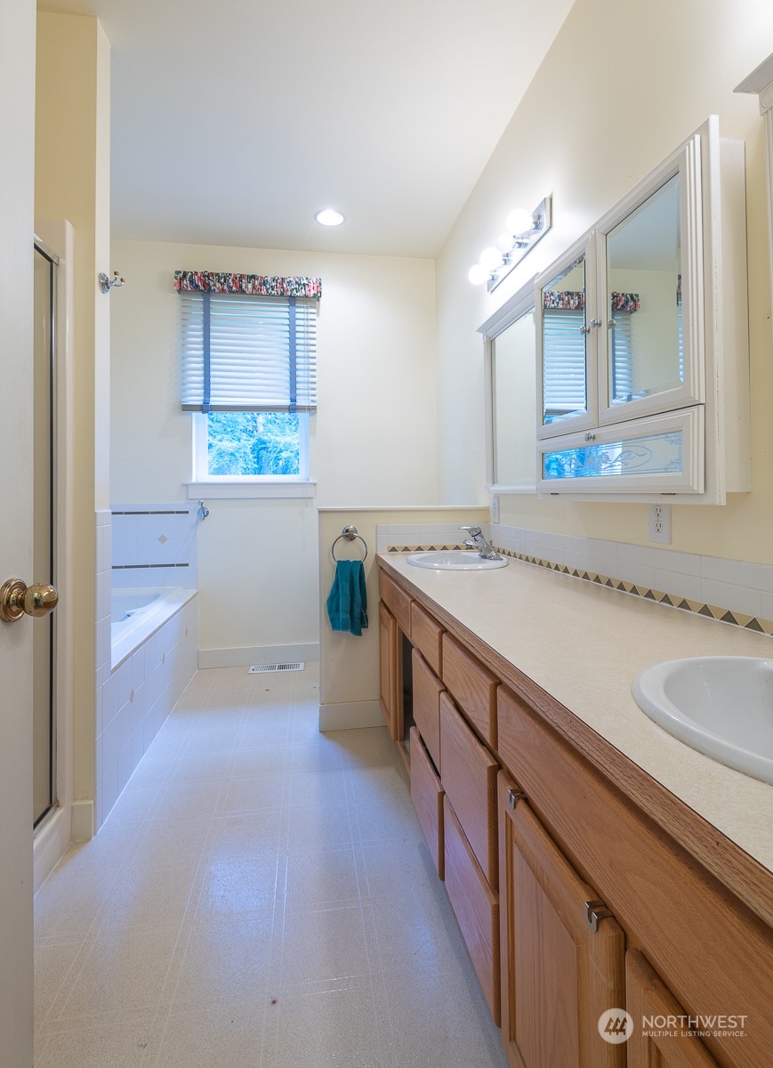 24782 Hillbend Lane NE