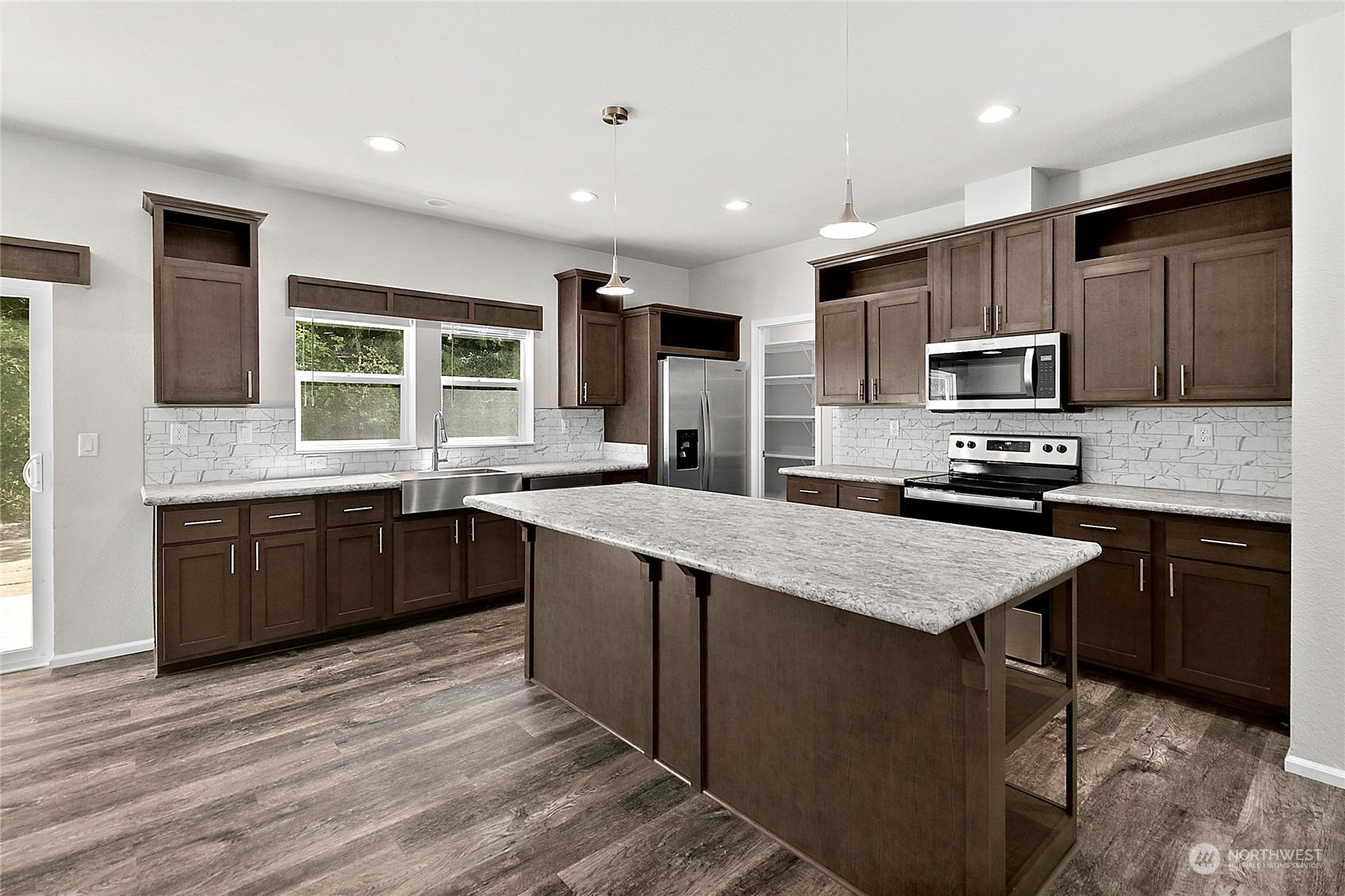 19270 Division Avenue NE