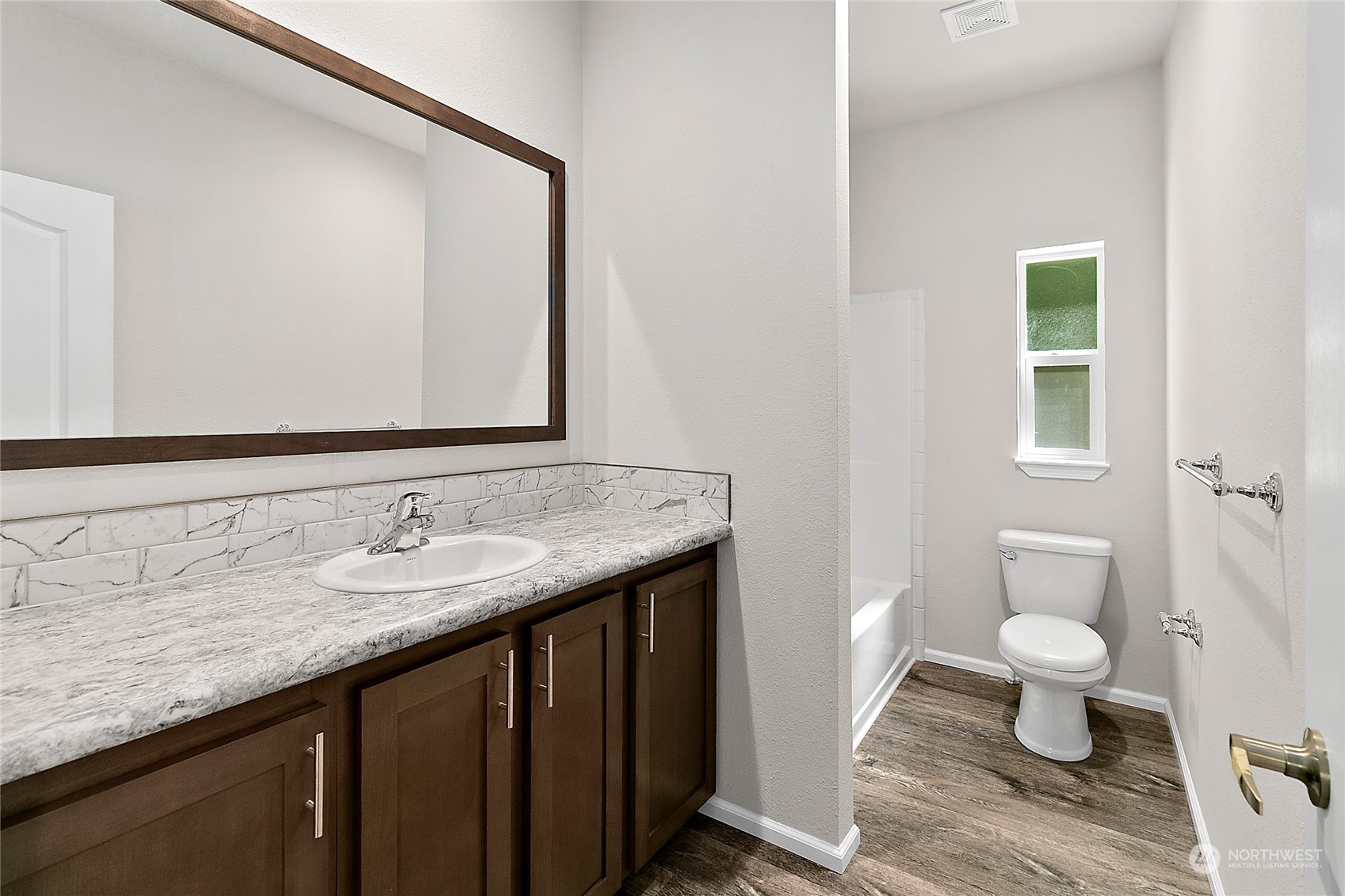 19270 Division Avenue NE