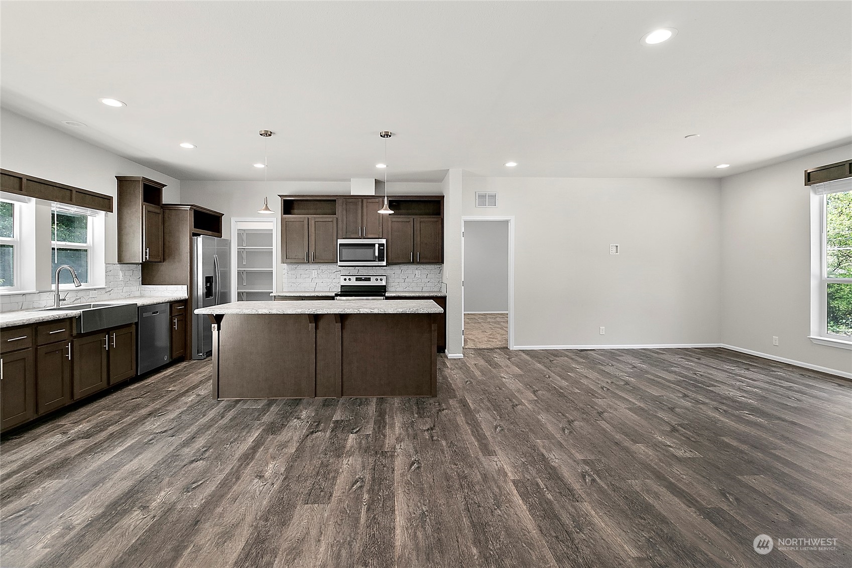 19270 Division Avenue NE