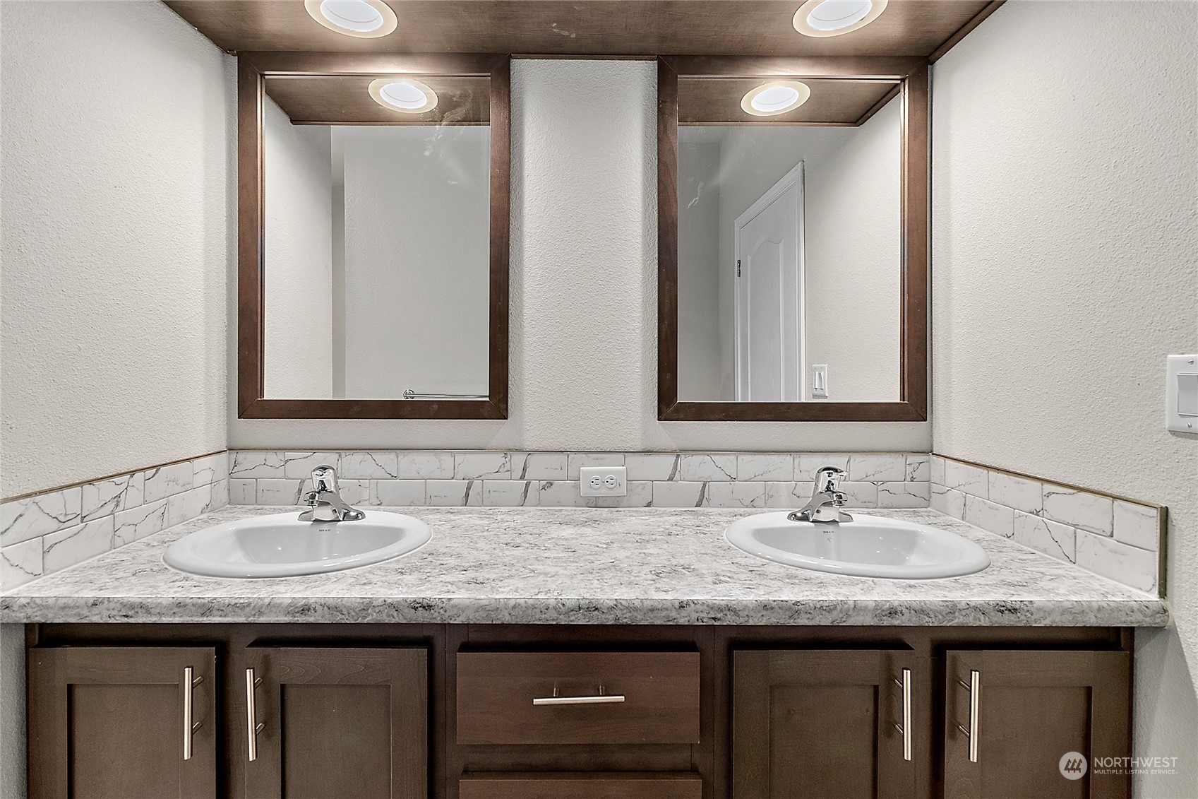 19270 Division Avenue NE