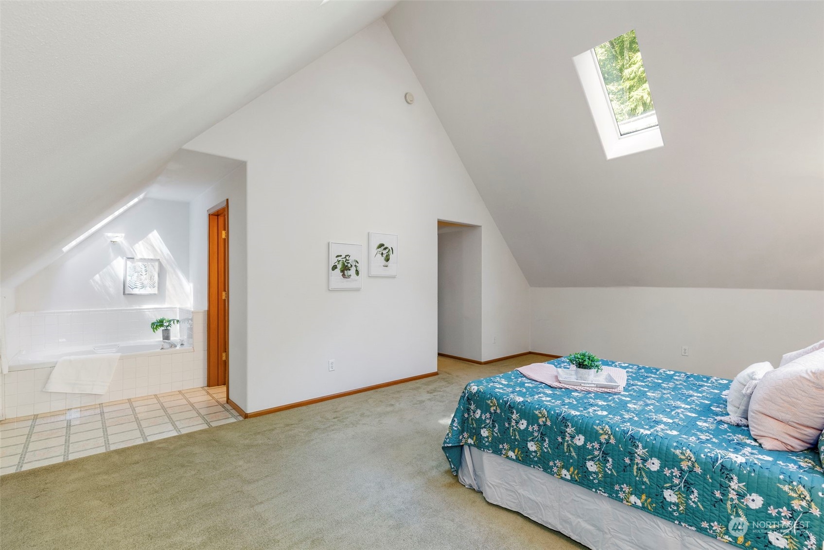 20281 Indianola Road NE