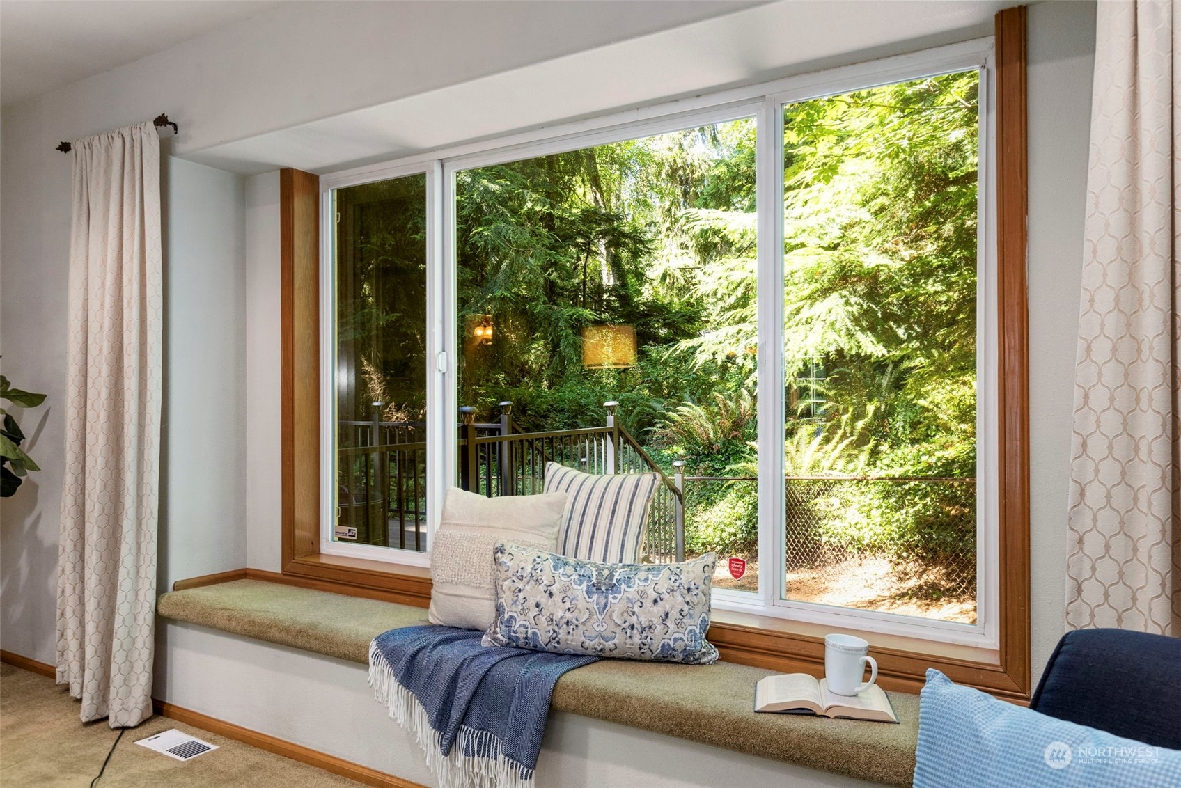 20281 Indianola Road NE