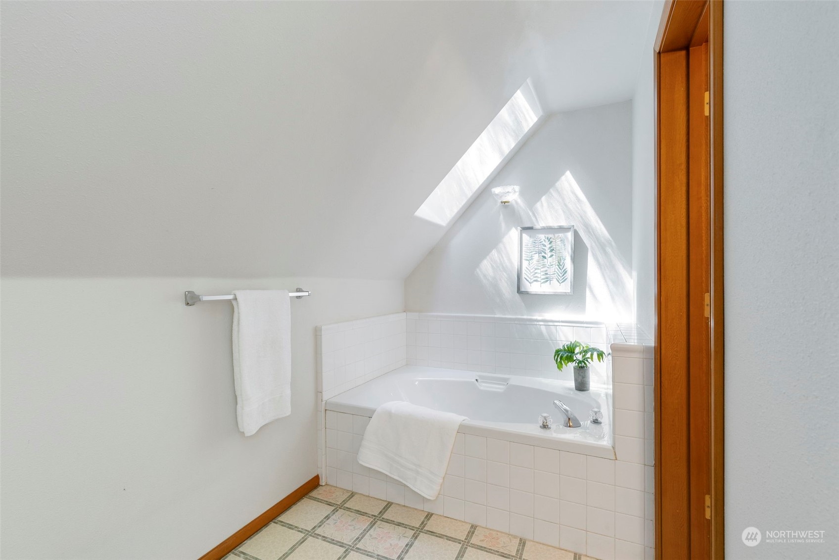 20281 Indianola Road NE