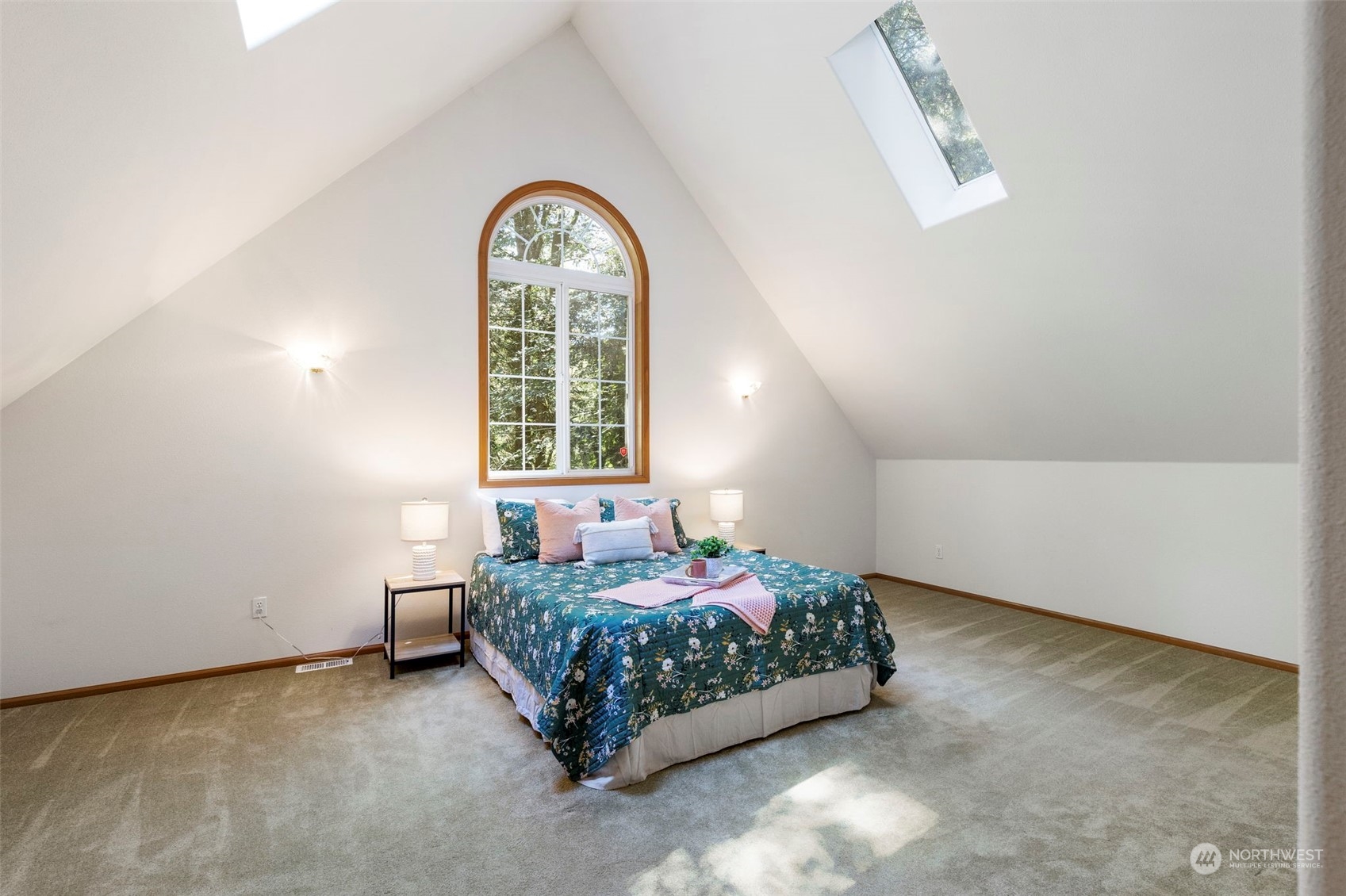 20281 Indianola Road NE