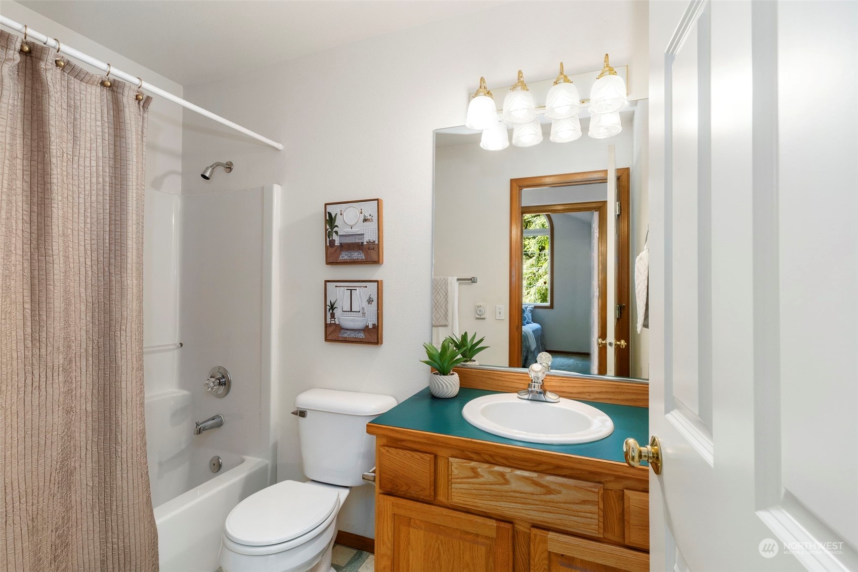 20281 Indianola Road NE