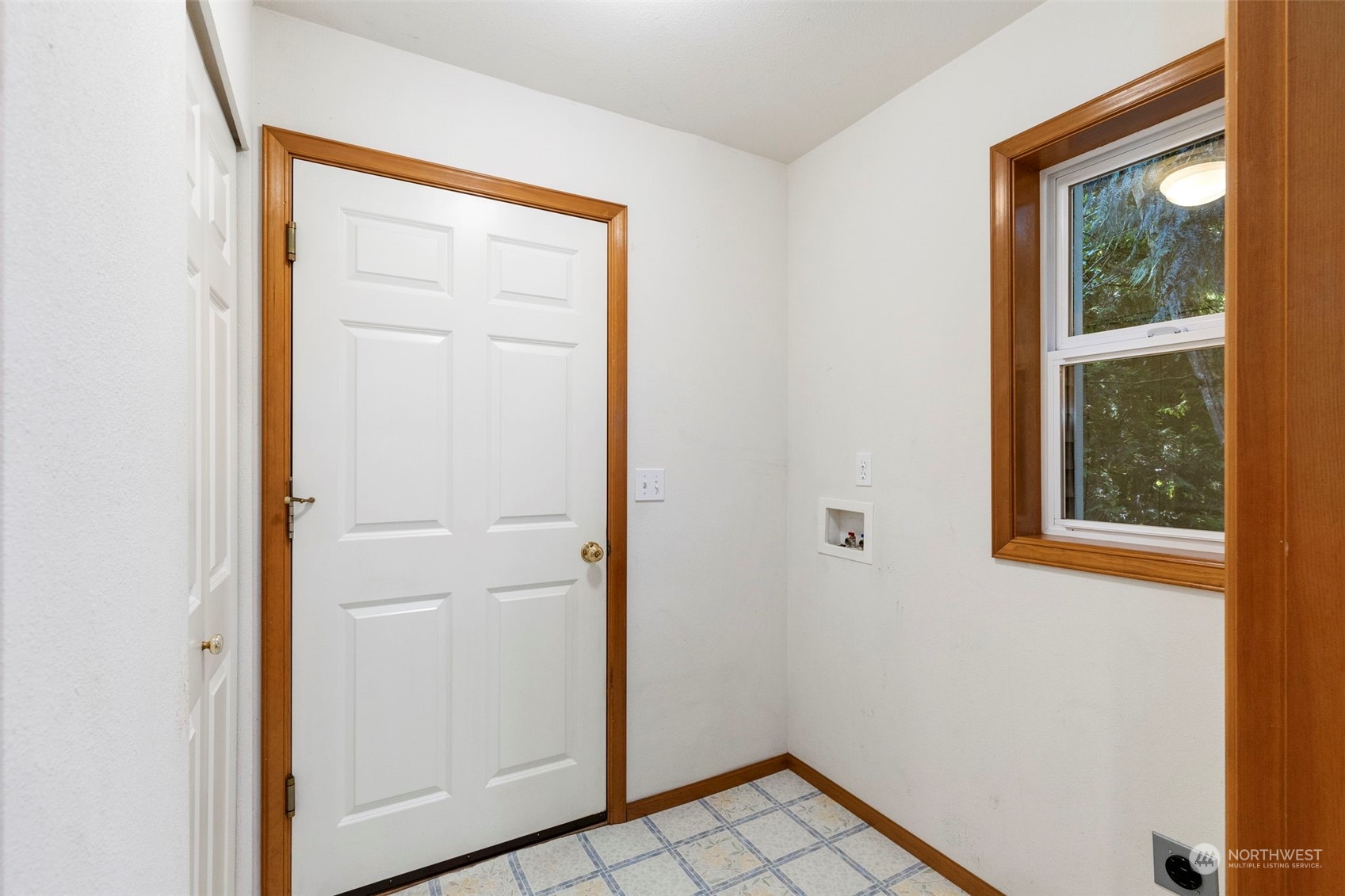 20281 Indianola Road NE