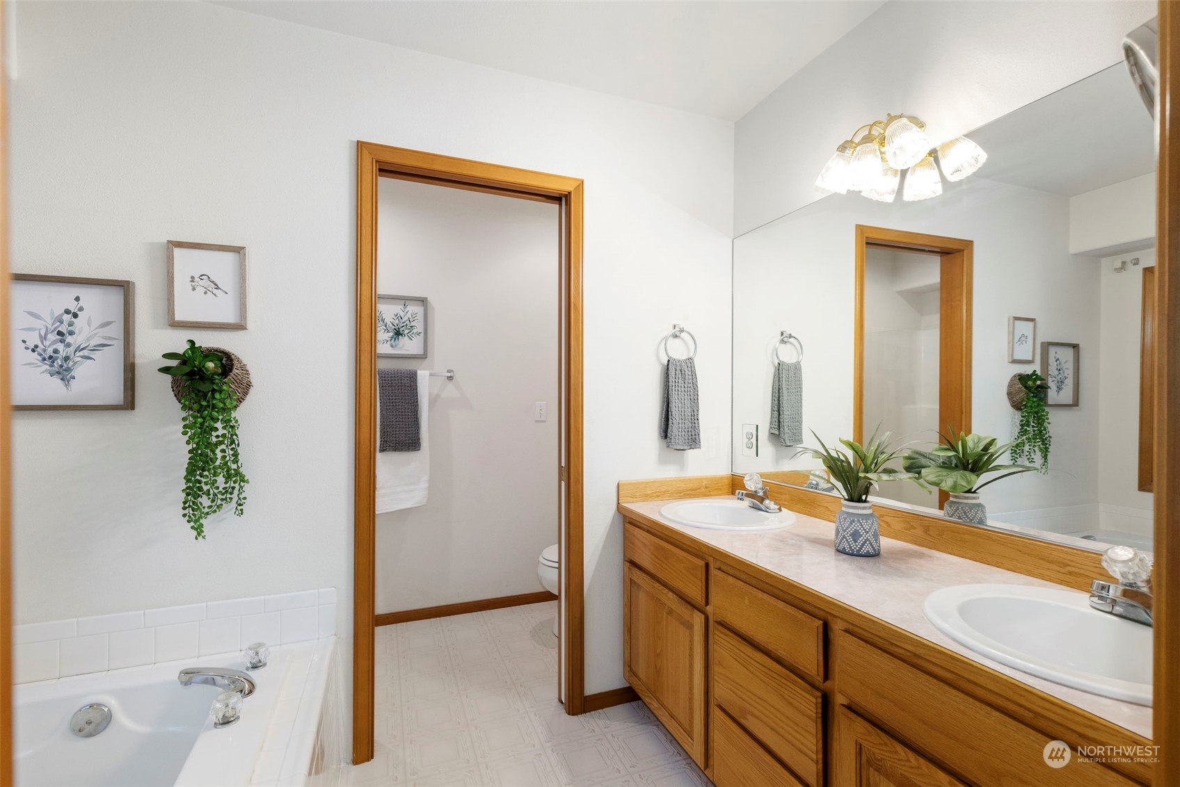 20281 Indianola Road NE