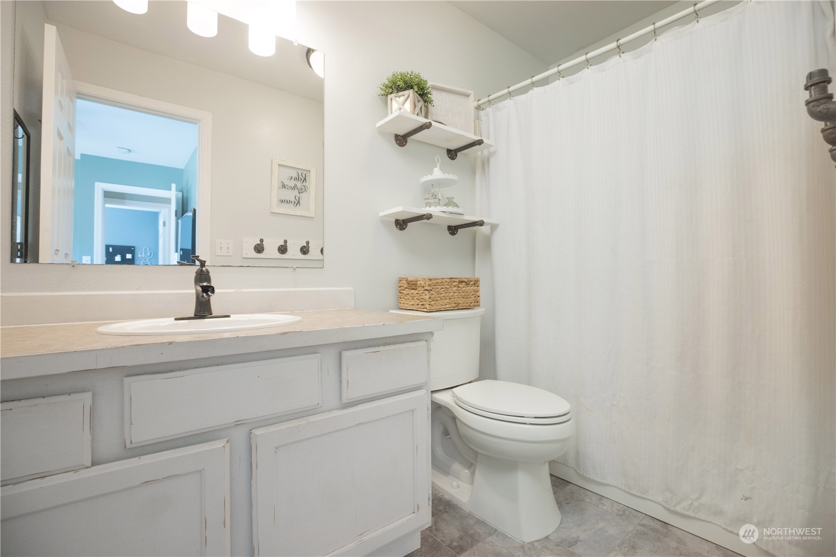 2565 Erlands Point Road NW