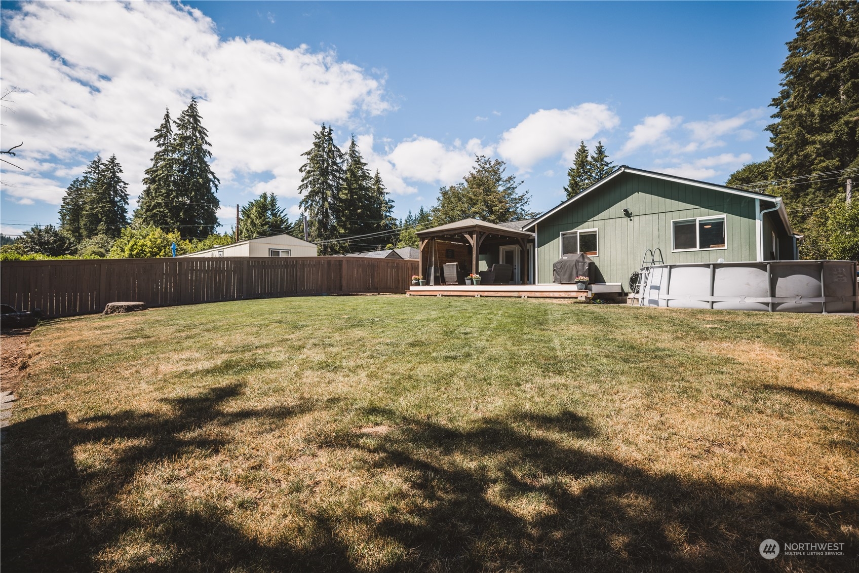 2565 Erlands Point Road NW